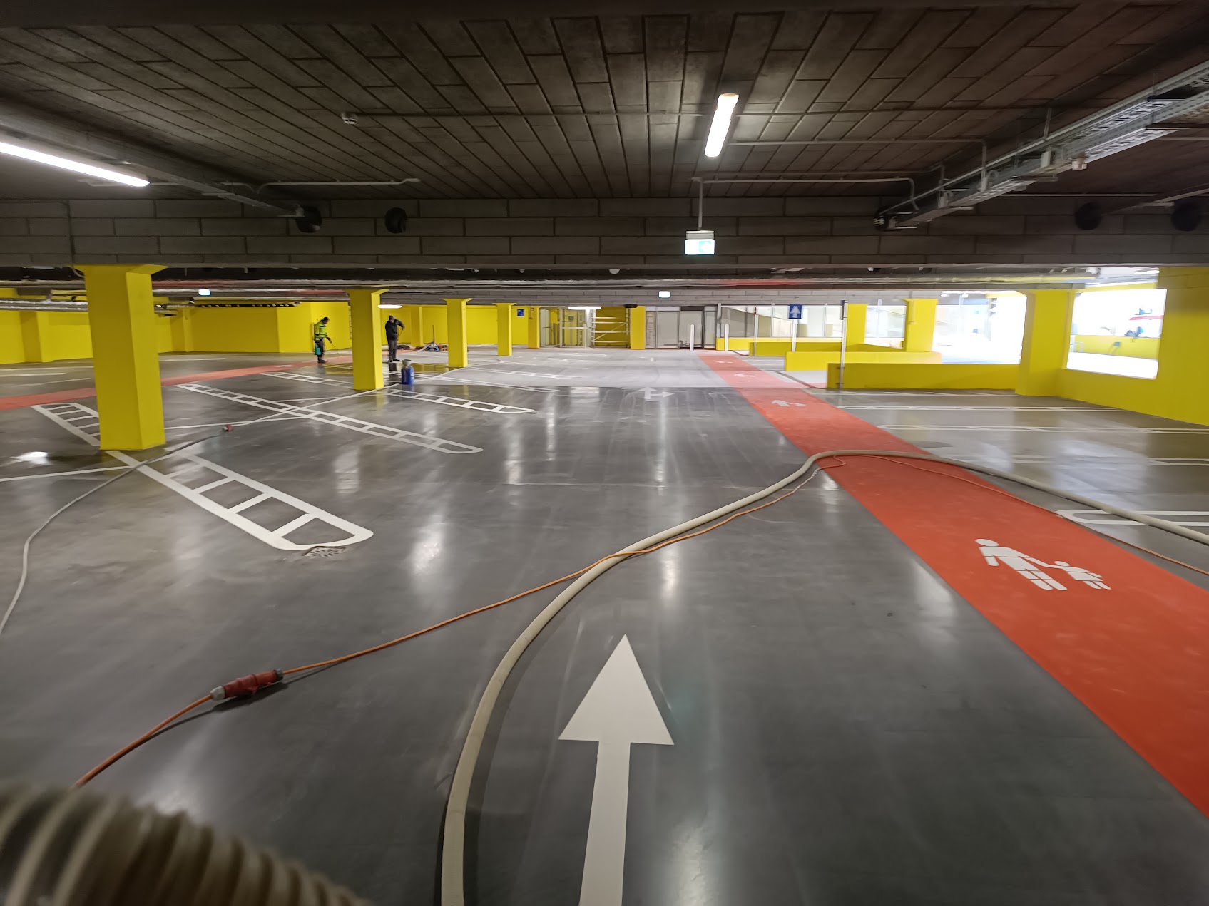 Bevásárlóközpont mélygarázs Szentendre